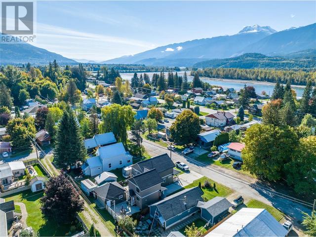 1406 Third Street W, House detached with 5 bedrooms, 4 bathrooms and 2 parking in Revelstoke BC | Image 39
