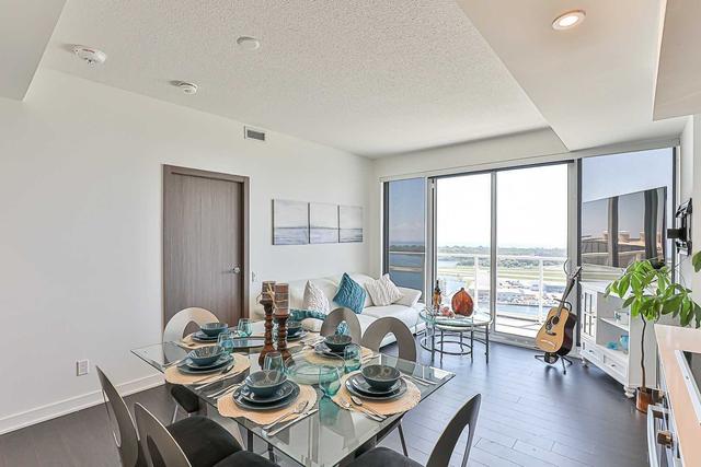 3702 - 17 Bathurst St, Condo with 3 bedrooms, 2 bathrooms and 1 parking in Toronto ON | Image 2