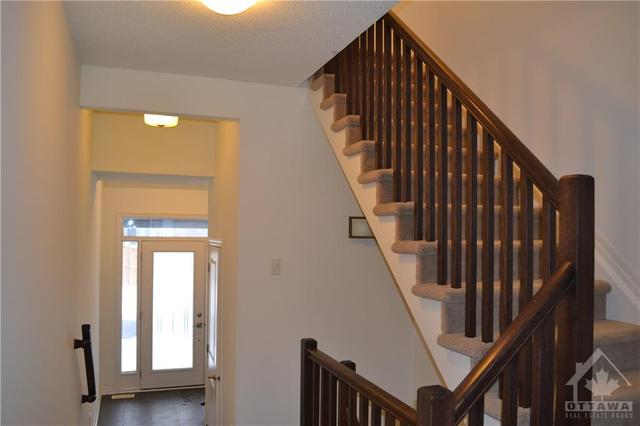 241 Overberg Way, Townhouse with 3 bedrooms, 3 bathrooms and 2 parking in Ottawa ON | Image 2