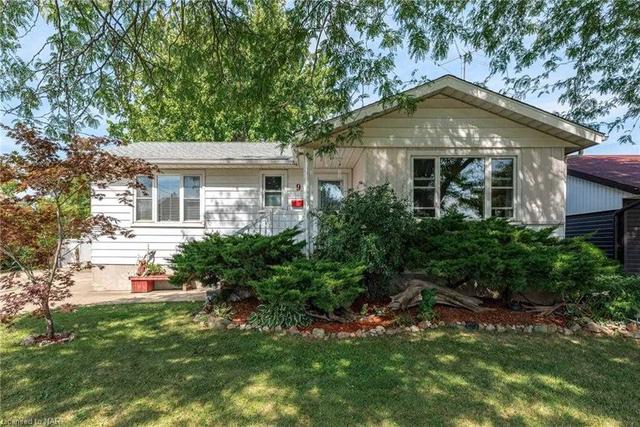 9 Silverdale Dr, House detached with 3 bedrooms, 2 bathrooms and 8 parking in St. Catharines ON | Image 1