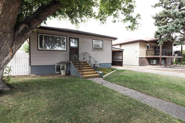 2266 15 Avenue Se, House detached with 3 bedrooms, 1 bathrooms and 3 parking in Medicine Hat AB | Image 4