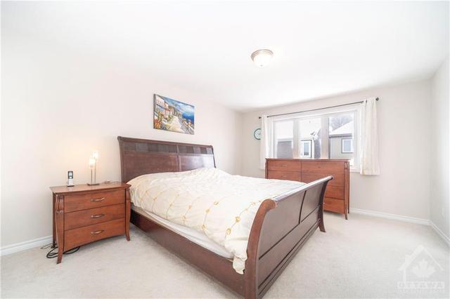 Large primary bedroom | Image 24