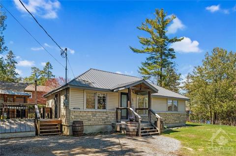 107 Farm Lane, House detached with 2 bedrooms, 1 bathrooms and 4 parking in Ottawa ON | Card Image