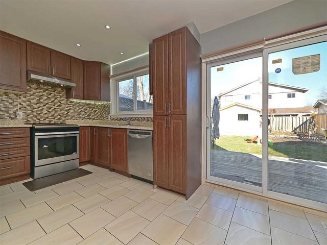 162 Hansen Rd N, House semidetached with 3 bedrooms, 4 bathrooms and 5 parking in Brampton ON | Image 6