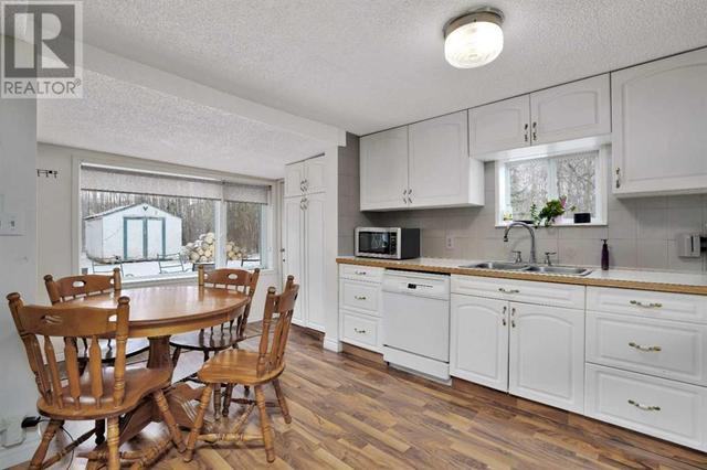 5111 47 Avenue, House detached with 2 bedrooms, 2 bathrooms and 4 parking in Sylvan Lake AB | Image 4