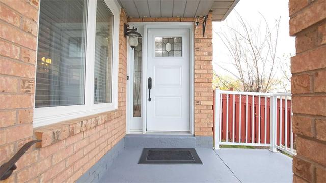 146 Moffatt Ave, House detached with 3 bedrooms, 4 bathrooms and 6 parking in Brampton ON | Image 23