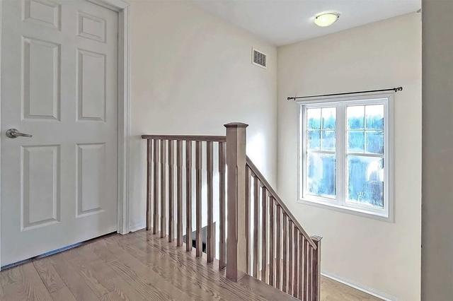 3 Chicory Lane, House attached with 3 bedrooms, 4 bathrooms and 4 parking in Toronto ON | Image 8