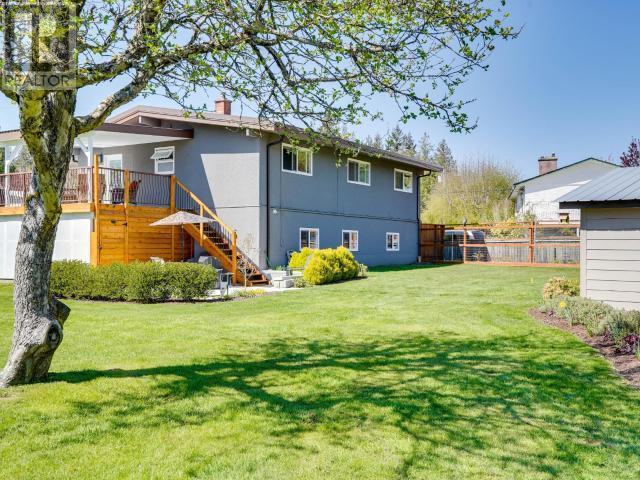 7050 Adams Street, House detached with 5 bedrooms, 2 bathrooms and null parking in Powell River BC | Image 3