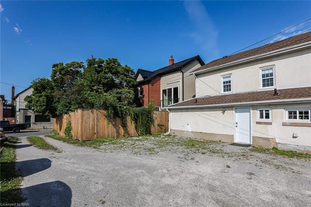 10 Duke Street, House attached with 3 bedrooms, 2 bathrooms and 2 parking in St. Catharines ON | Image 6