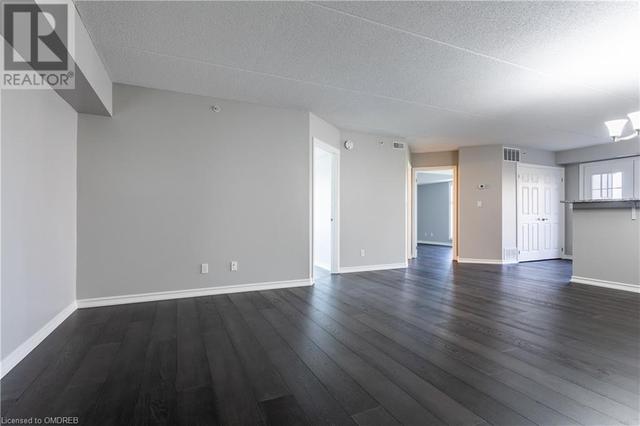 210 - 2085 Appleby Line, House attached with 2 bedrooms, 2 bathrooms and 1 parking in Burlington ON | Image 20