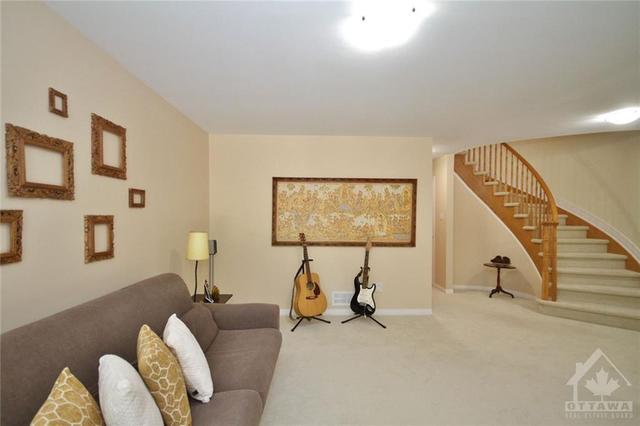 182 Lanark Avenue, Townhouse with 3 bedrooms, 3 bathrooms and 4 parking in Ottawa ON | Image 5