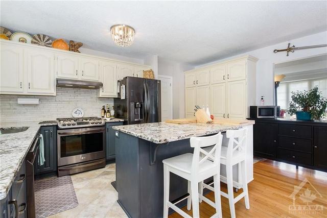 1357 Belcourt Boulevard, House detached with 2 bedrooms, 2 bathrooms and 4 parking in Ottawa ON | Image 5
