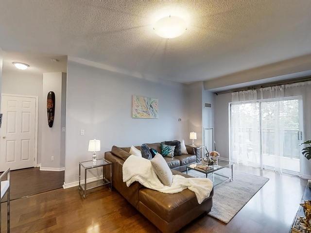 404 - 2 Maison Parc Crt, Condo with 2 bedrooms, 2 bathrooms and 2 parking in Vaughan ON | Image 2