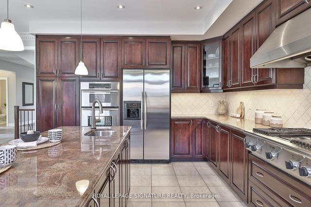 19 Lemsford Dr, House detached with 4 bedrooms, 5 bathrooms and 6 parking in Markham ON | Image 2