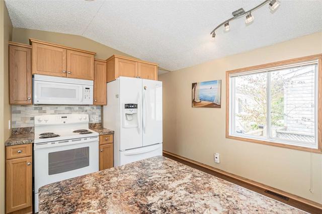 29 Olympia Ave, Condo with 2 bedrooms, 2 bathrooms and 3 parking in Puslinch ON | Image 15