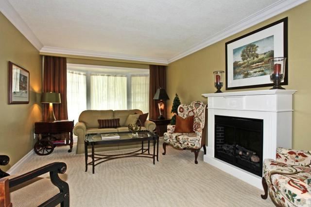 2155 Belgrave Crt, House detached with 4 bedrooms, 3 bathrooms and null parking in Burlington ON | Image 3