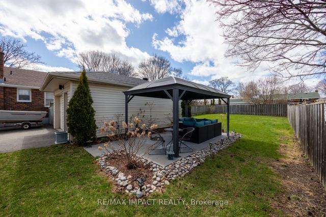 72 Grassmere Crt, House detached with 3 bedrooms, 2 bathrooms and 5 parking in Oshawa ON | Image 29