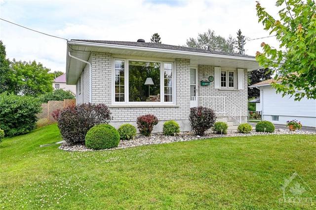 55 Lavinia Street, House detached with 3 bedrooms, 2 bathrooms and 3 parking in Smiths Falls ON | Image 2