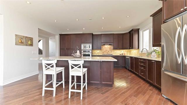 679 Valley Vista Dr, House detached with 4 bedrooms, 4 bathrooms and 4 parking in Vaughan ON | Image 3