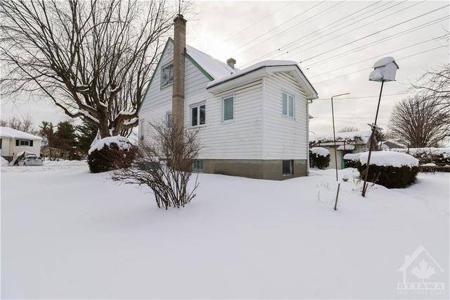 75 Granton Avenue, House detached with 3 bedrooms, 1 bathrooms and 3 parking in Ottawa ON | Image 20