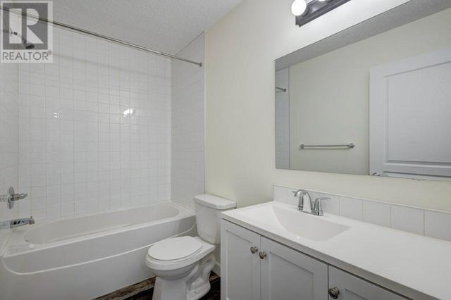 Lower 4pc bathroom | Image 25