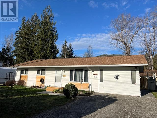 434 Oak Avenue, House detached with 3 bedrooms, 1 bathrooms and 6 parking in Sicamous BC | Image 1