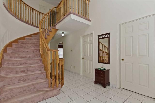 104 Mill Arbour Lane, House detached with 4 bedrooms, 3 bathrooms and 2 parking in Vaughan ON | Image 2