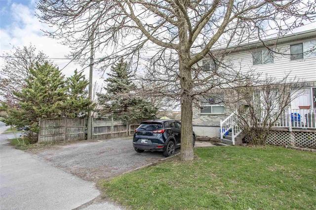 1069 Montreal Street, House semidetached with 3 bedrooms, 2 bathrooms and 4 parking in Kingston ON | Image 2