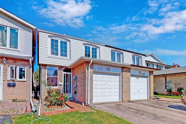 229 Silver Springs Blvd E, House semidetached with 4 bedrooms, 2 bathrooms and 3 parking in Toronto ON | Image 1