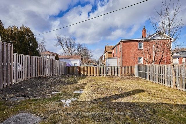 136 Adelaide Ave E, House detached with 5 bedrooms, 2 bathrooms and 3 parking in Oshawa ON | Image 22