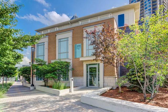 05 - 370 Square One Dr, Townhouse with 3 bedrooms, 3 bathrooms and 2 parking in Mississauga ON | Image 1
