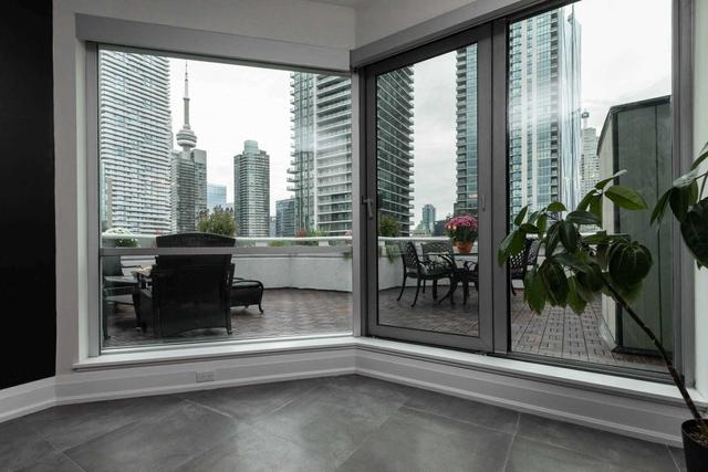 ph#7 - 10 Queens Quay W, Condo with 3 bedrooms, 3 bathrooms and 2 parking in Toronto ON | Image 18