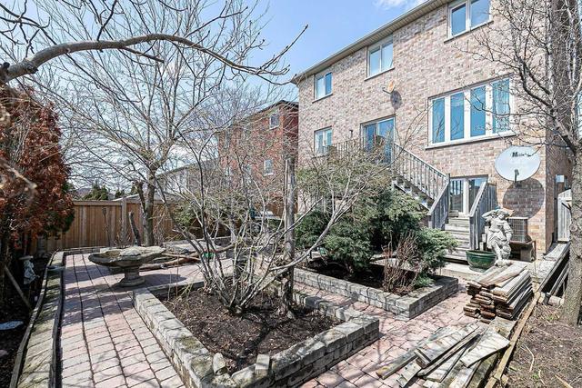 252 Haymer Dr, House detached with 4 bedrooms, 4 bathrooms and 6 parking in Vaughan ON | Image 16