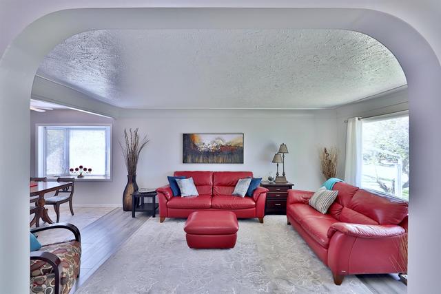 4713 45 Street, House detached with 5 bedrooms, 2 bathrooms and 6 parking in Camrose AB | Image 5
