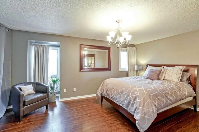 680 Regency Crt, Townhouse with 3 bedrooms, 2 bathrooms and 2 parking in Burlington ON | Image 14