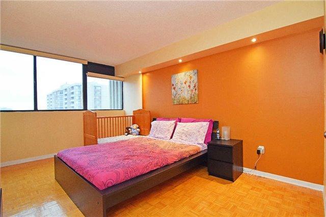1002 - 8 Lisa St, Condo with 2 bedrooms, 2 bathrooms and 2 parking in Brampton ON | Image 13