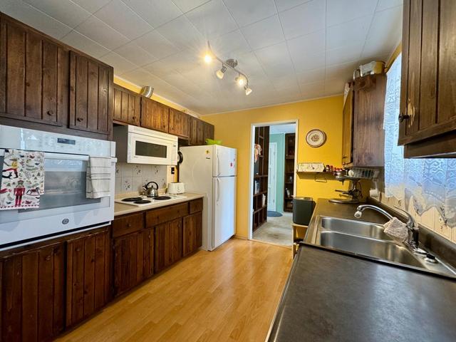 2124 Stanley Street, House detached with 3 bedrooms, 1 bathrooms and 3 parking in Nelson BC | Image 9