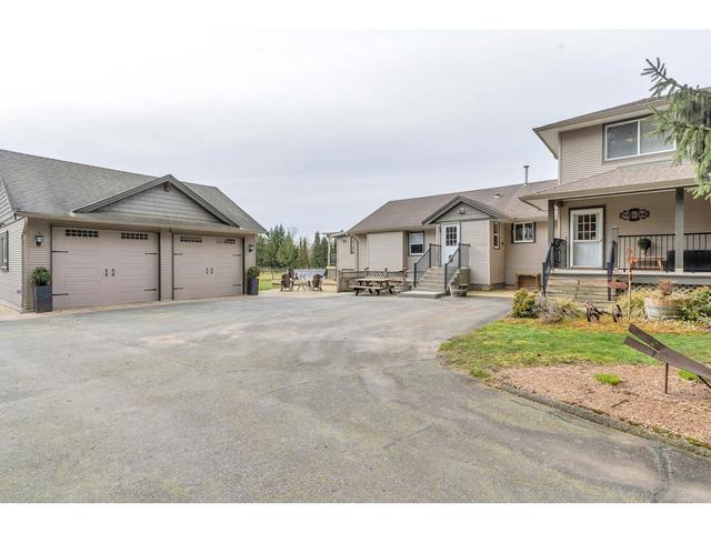 24284 116 Avenue, House detached with 3 bedrooms, 3 bathrooms and null parking in Maple Ridge BC | Card Image