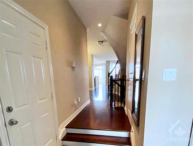 573 Remnor Avenue, Townhouse with 3 bedrooms, 3 bathrooms and 3 parking in Ottawa ON | Image 23