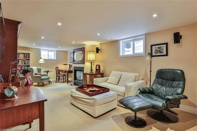 84 Henderson Avenue, House detached with 4 bedrooms, 2 bathrooms and 3 parking in Brantford ON | Image 23
