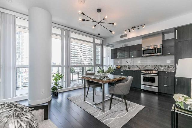 1501 - 290 Adelaide St W, Condo with 2 bedrooms, 1 bathrooms and 0 parking in Toronto ON | Image 32