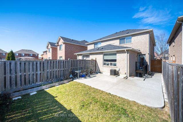 13 Coachlight Cres, House semidetached with 3 bedrooms, 4 bathrooms and 4 parking in Brampton ON | Image 31