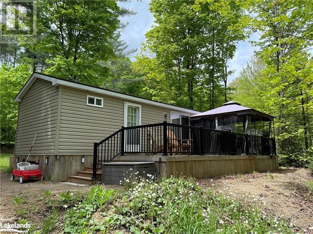 1047 Bonnie Lake Camp Road Unit# 447, House detached with 3 bedrooms, 1 bathrooms and 4 parking in Bracebridge ON | Card Image