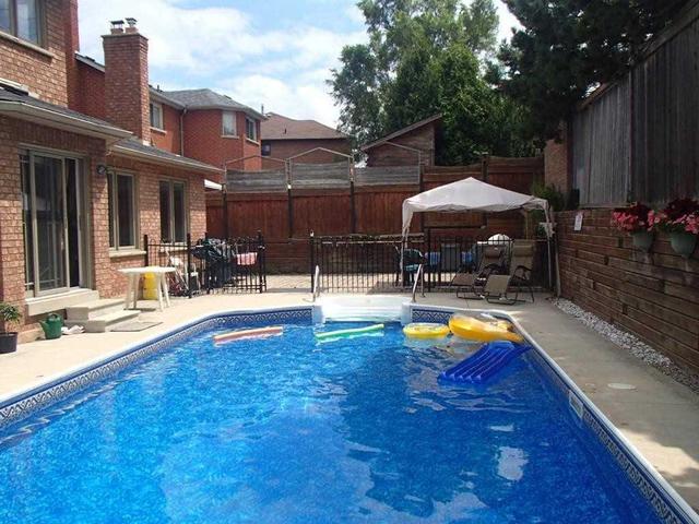 5668 Turney Dr, House detached with 4 bedrooms, 4 bathrooms and 4 parking in Mississauga ON | Image 25