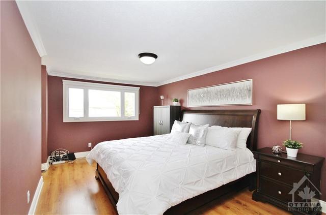 1041 Barwell Avenue, Home with 3 bedrooms, 3 bathrooms and 6 parking in Ottawa ON | Image 17