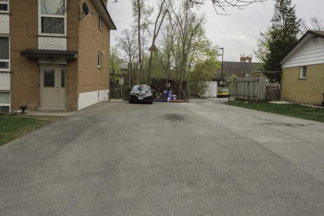 9-11 Ellen St, House detached with 8 bedrooms, 7 bathrooms and 10 parking in Mississauga ON | Image 9