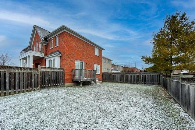 251 Mcbride Cres, House detached with 4 bedrooms, 3 bathrooms and 4 parking in Newmarket ON | Image 29