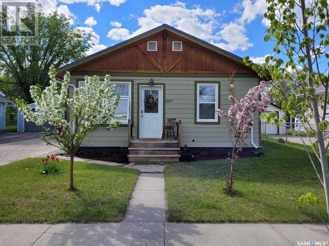 507 Maple Street, House detached with 3 bedrooms, 1 bathrooms and null parking in Maple Creek SK | Image 1