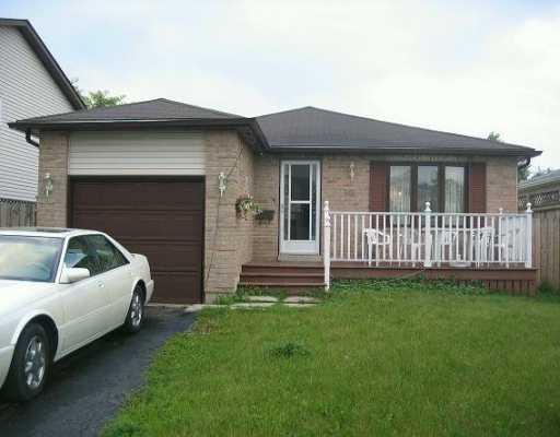38 Laurie Cres, House detached with 3 bedrooms, 2 bathrooms and null parking in Barrie ON | Image 1