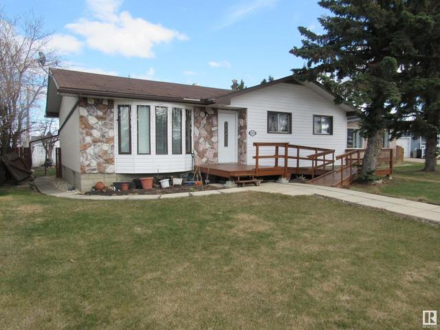 5505 56 St, House detached with 4 bedrooms, 2 bathrooms and null parking in Barrhead AB | Card Image